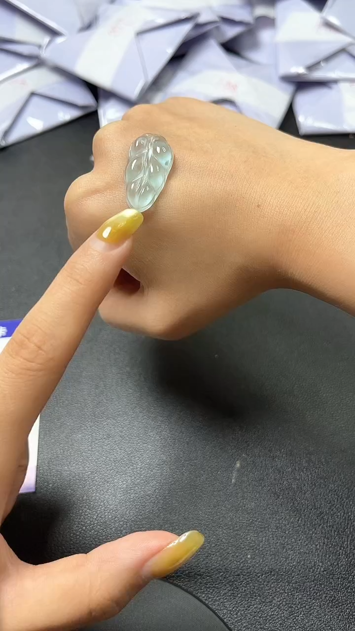 翡翠未镶嵌颈饰时尚精品 一物一拍