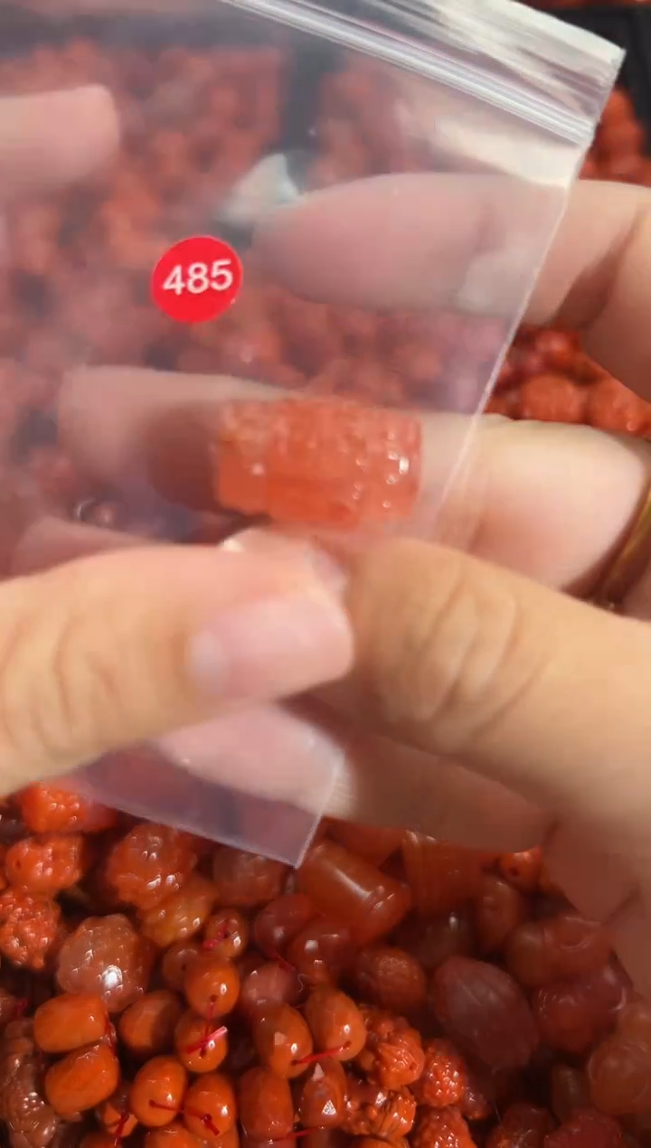 颈饰未镶嵌南红玛瑙1