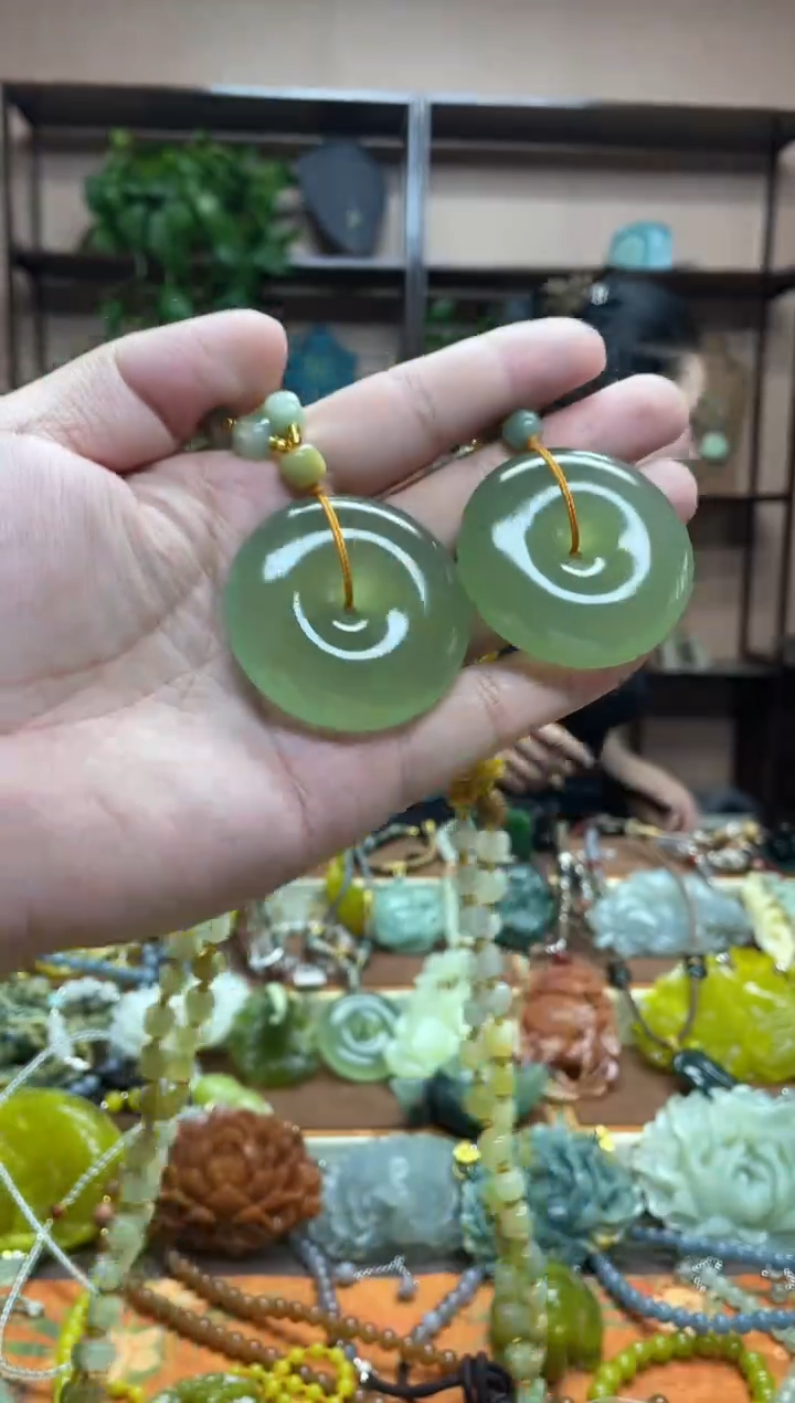 未镶嵌岫玉吊坠多样性发货发其中之一