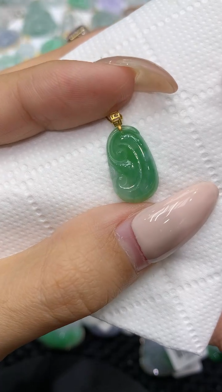颈饰18K金镶嵌翡翠111111111111