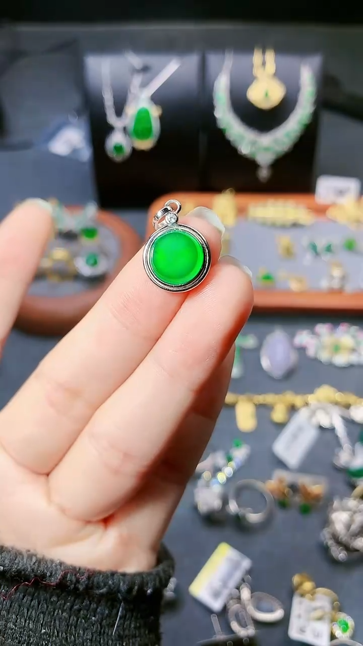 【闪购商品】翡翠吊坠(赠链)银S925镶嵌吊坠