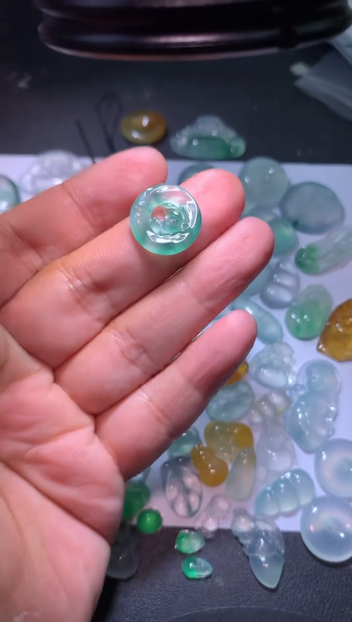 【闪购商品】翡翠颈饰未镶嵌莲花牌