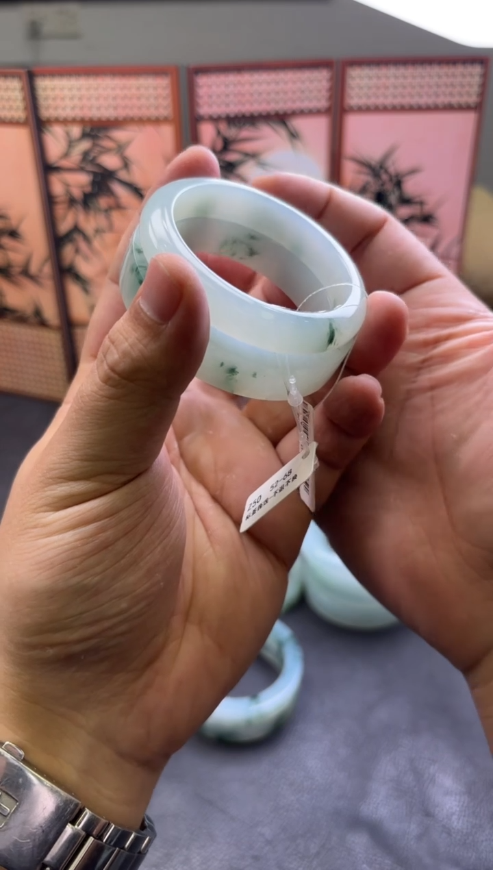 未镶嵌手镯定制翡翠小****肥多样性