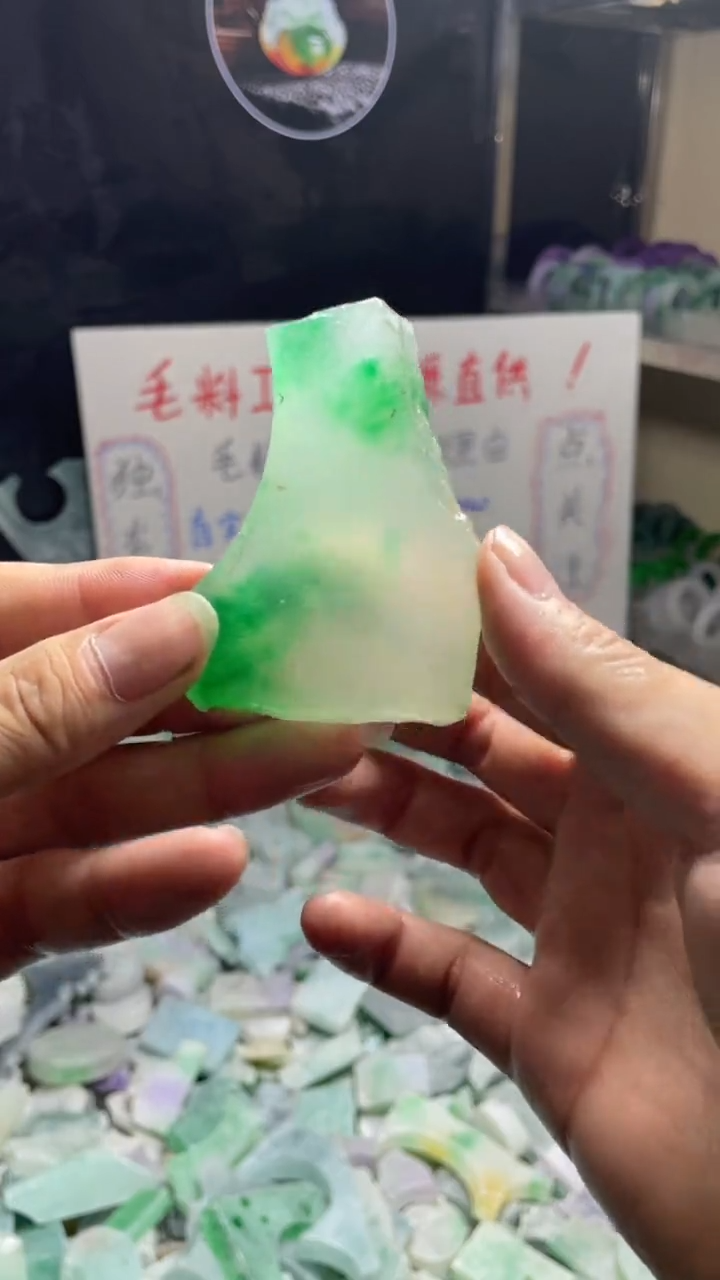 玉冰飘绿花边角毛坯