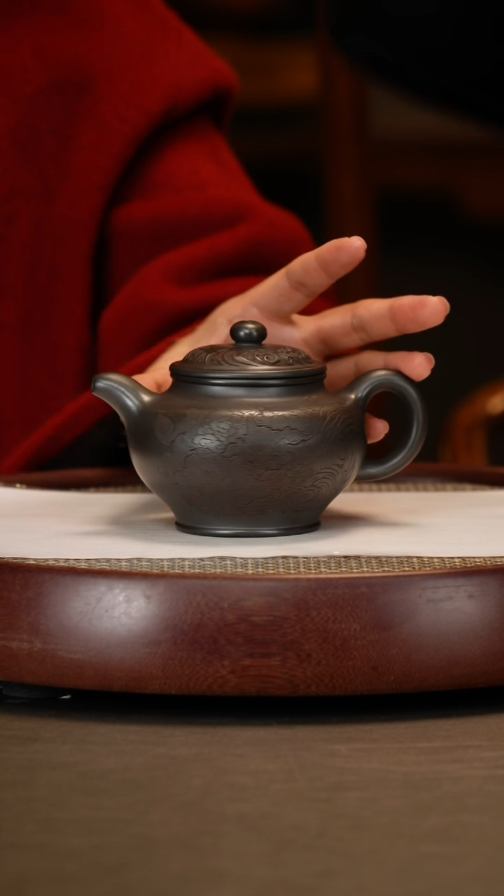 【闪购商品】紫砂茶壶【惠海勤】龙潭乌泥掇只   300CC