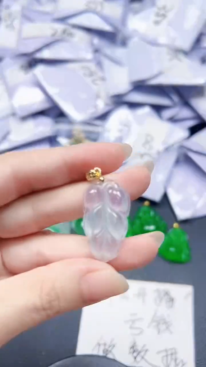 翡翠未镶嵌吊坠(赠链)（加扣头)98