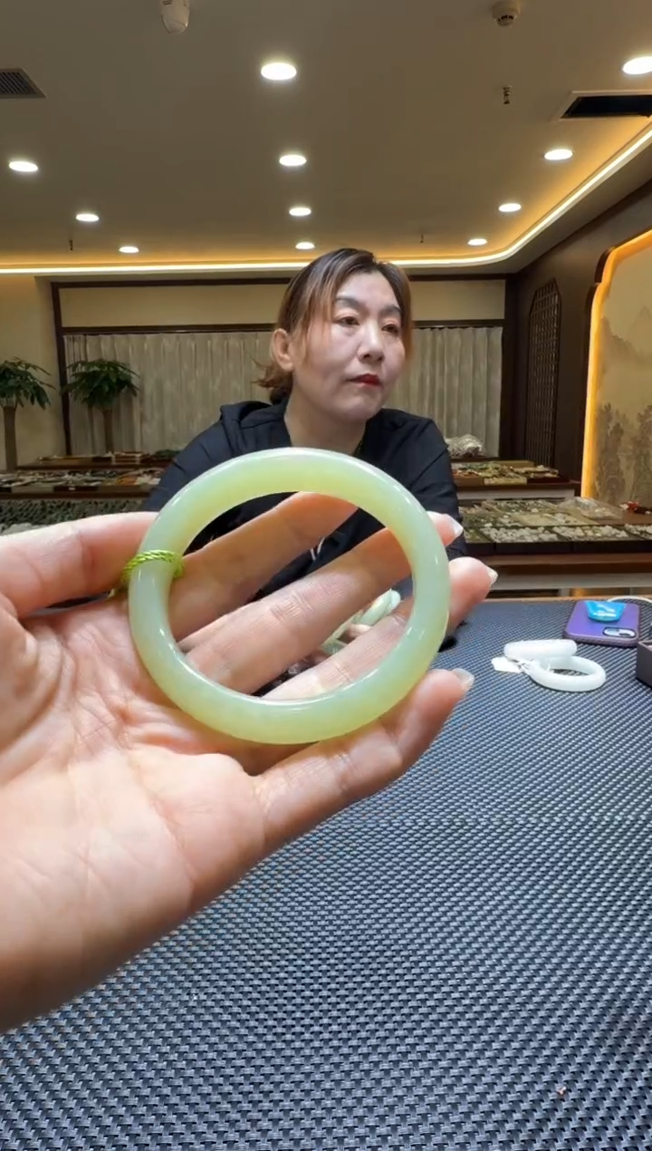 颈饰未镶嵌和田玉手镯56