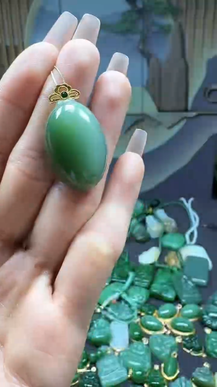 【闪购商品】和田玉挂件18K金镶嵌1