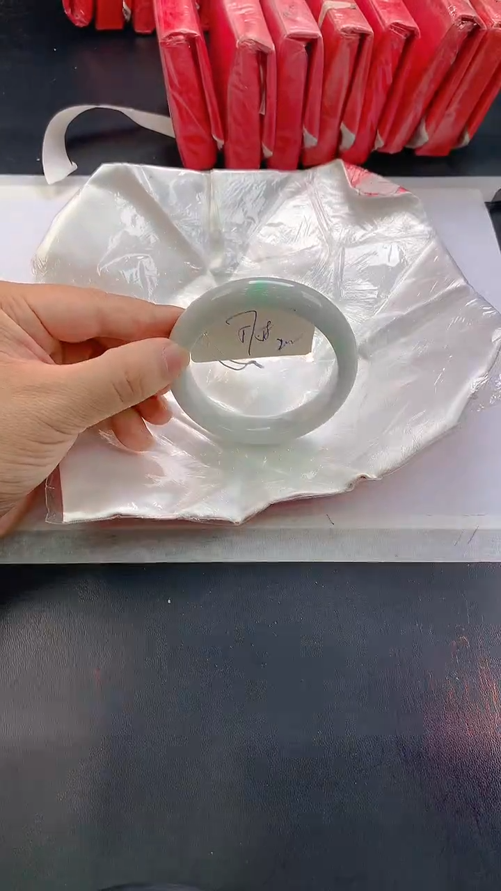 未镶嵌手镯翡翠200