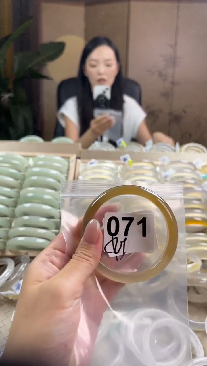 手镯玛瑙/玉髓未镶嵌071
