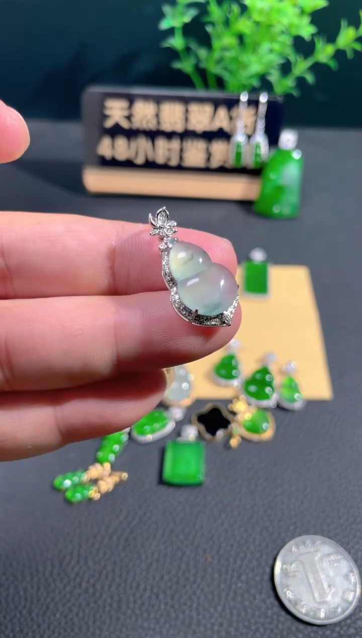 【闪购商品】翡翠颈饰18K金镶嵌翡翠