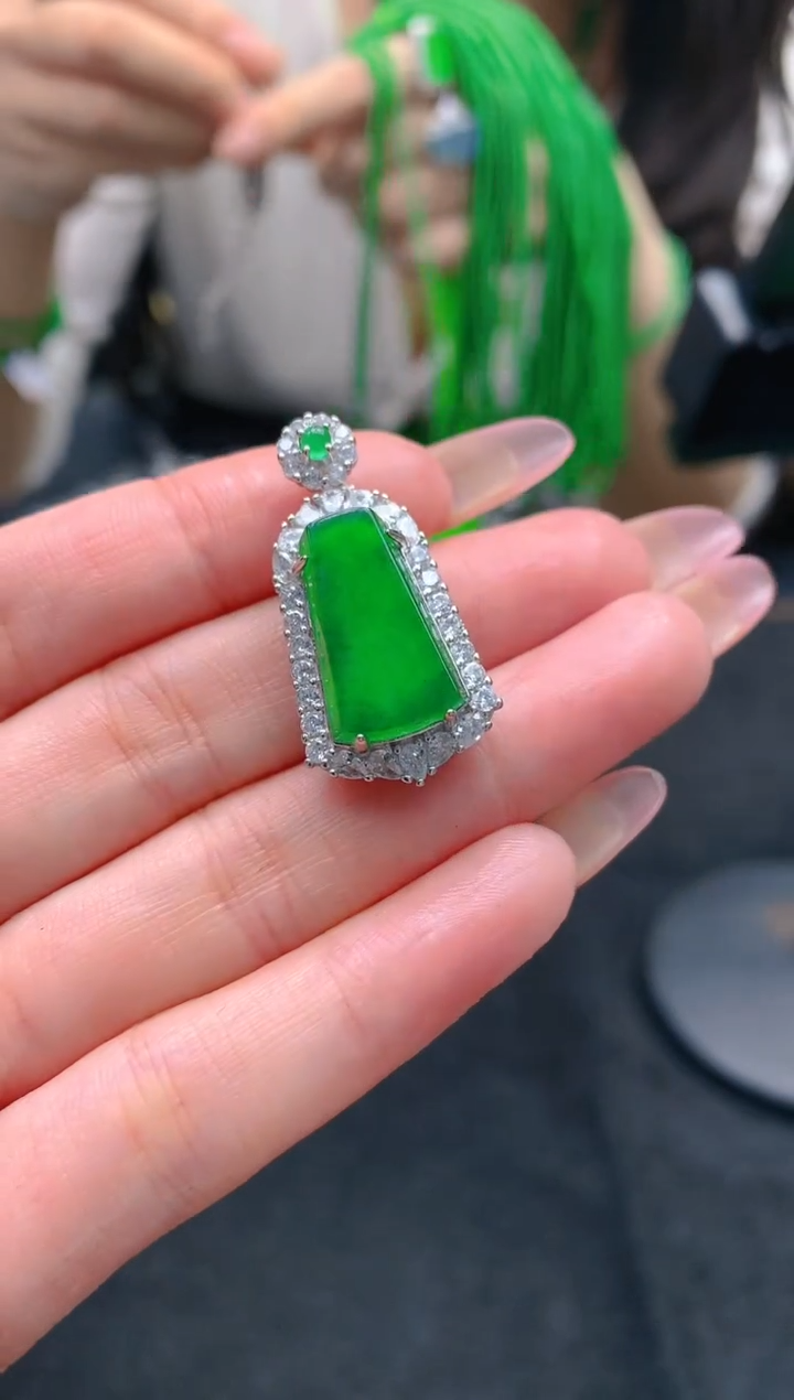 翡翠未镶嵌颈饰天然A货翡翠