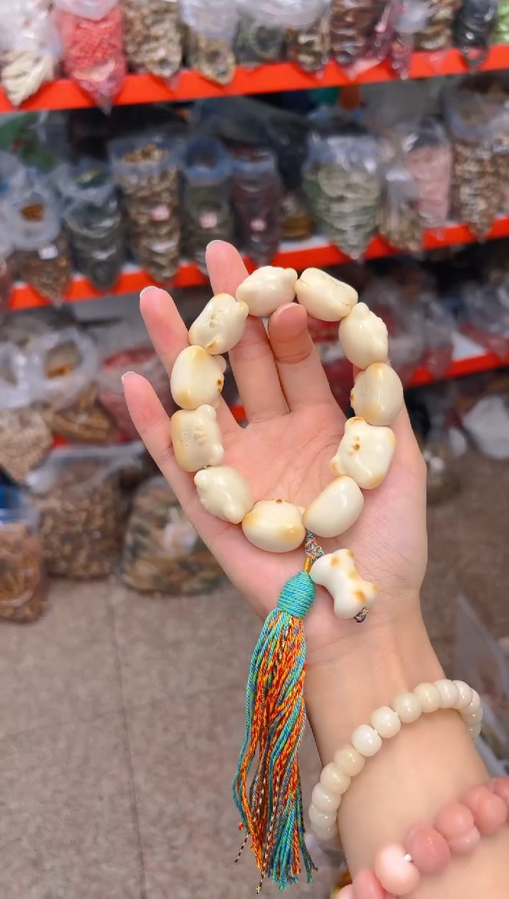 吊坠菩提根/象牙果炭烤小熊手持
