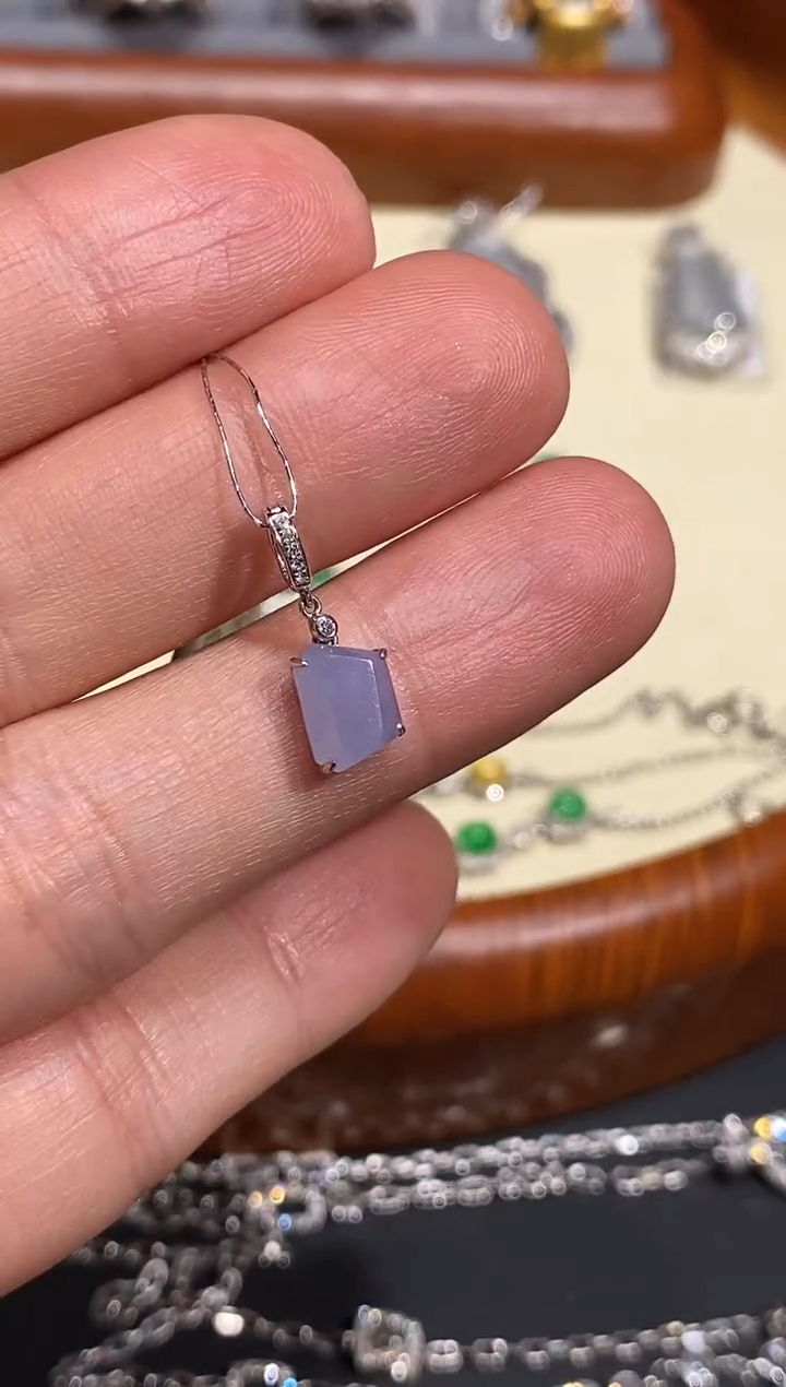 【闪购商品】翡翠颈饰18K金镶嵌吊坠