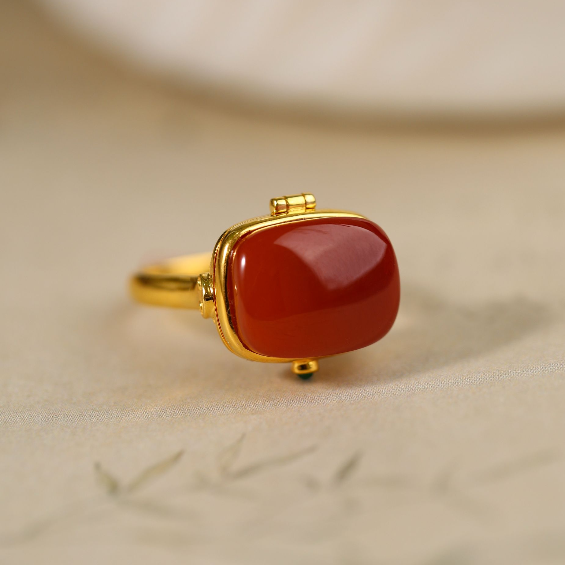 【绮罗香】原创国风新中式定制珠宝18k金镶嵌南红香盒戒指