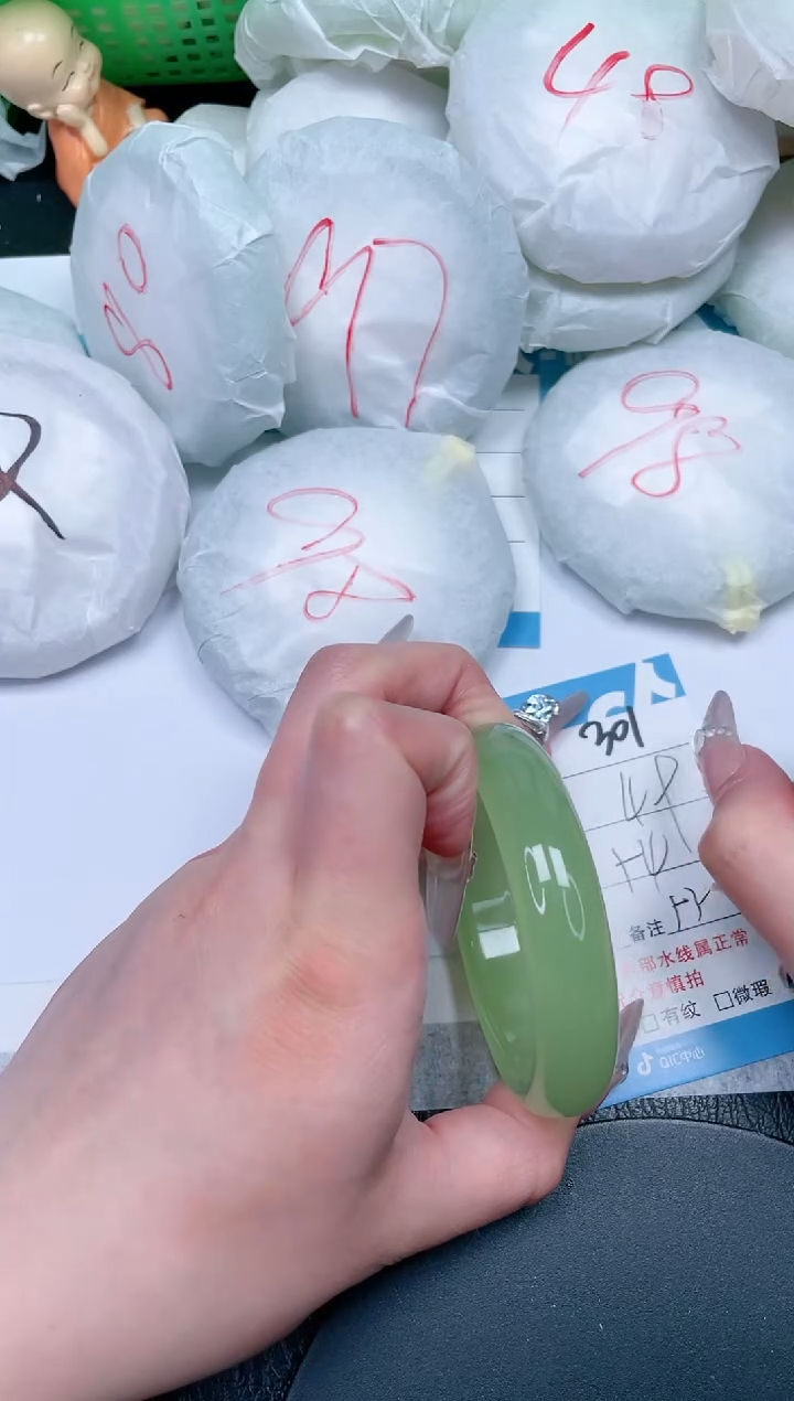 【闪购商品】石英质玉手镯未镶嵌301-54