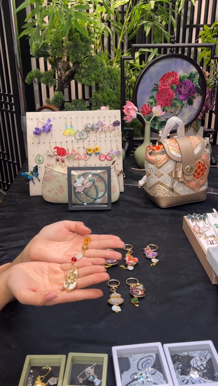 织绣?非遗苏绣手工饰品