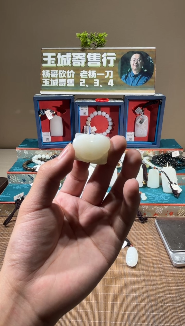 吊坠(不含链)未镶嵌和田玉如意锁小吊坠