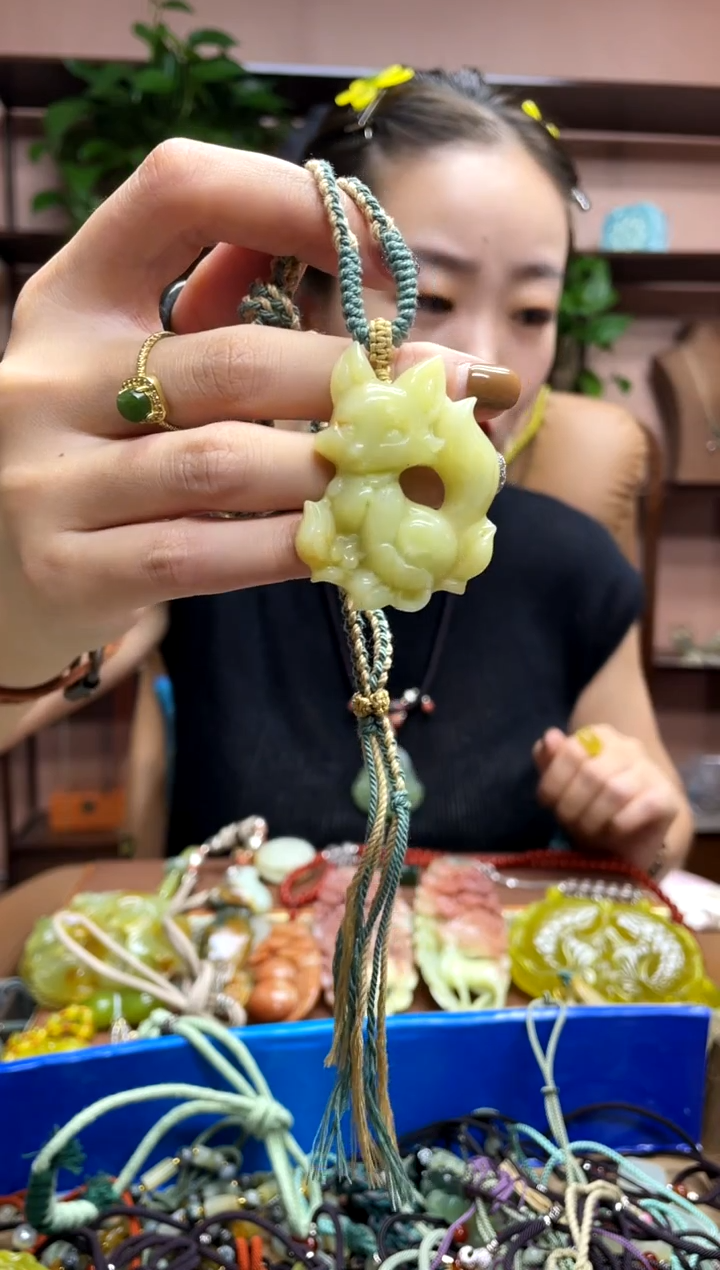 未镶嵌岫玉吊坠·