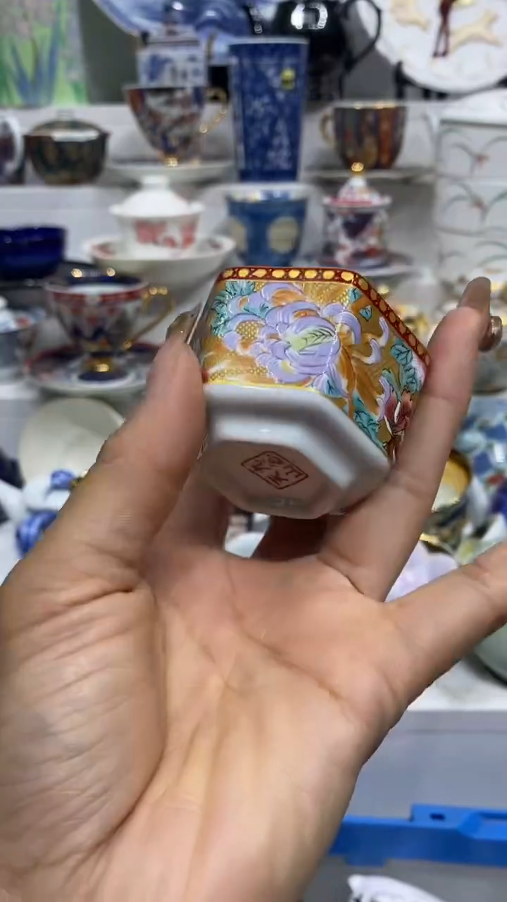 红*叶闪购脚本-1762954245000