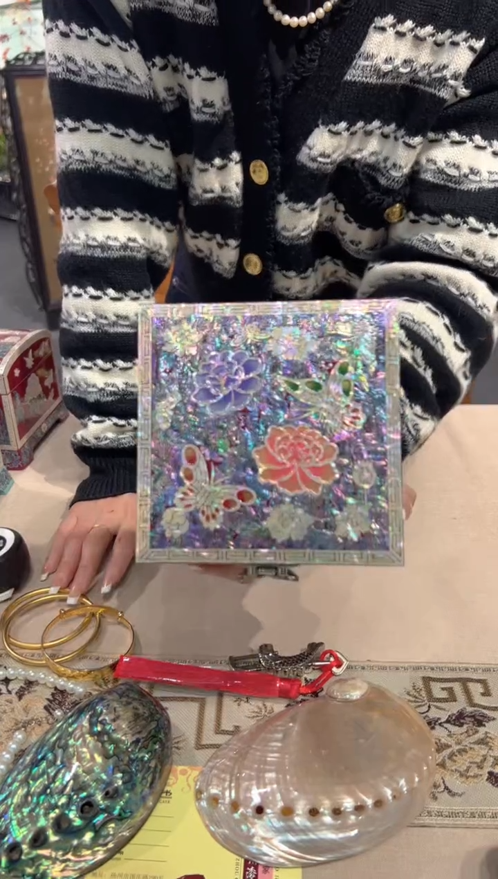 【闪购商品】白边红底·弘贝雅螺钿漆器文化馆