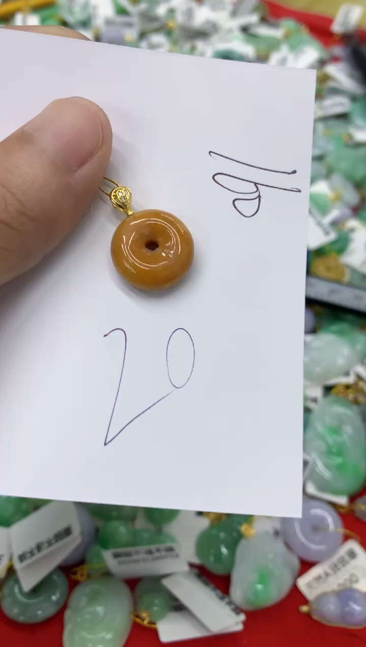 翡翠未镶嵌颈饰翡翠