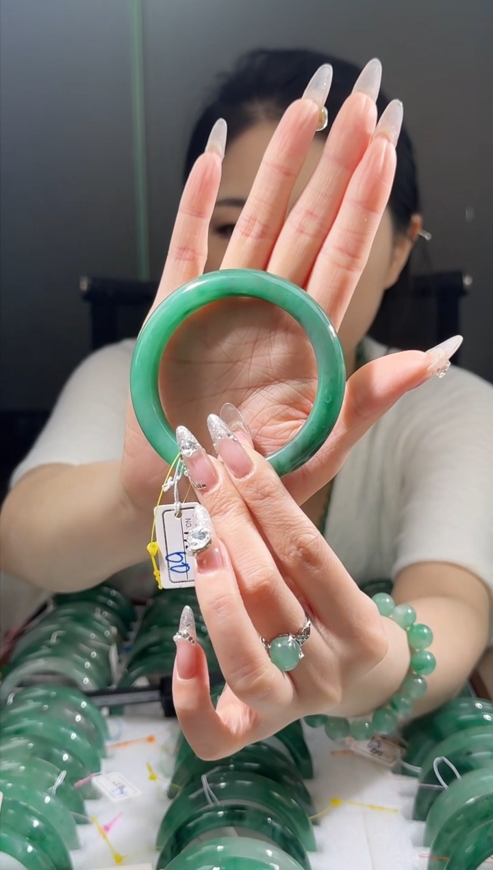 【闪购商品】石英质玉手镯未镶嵌192