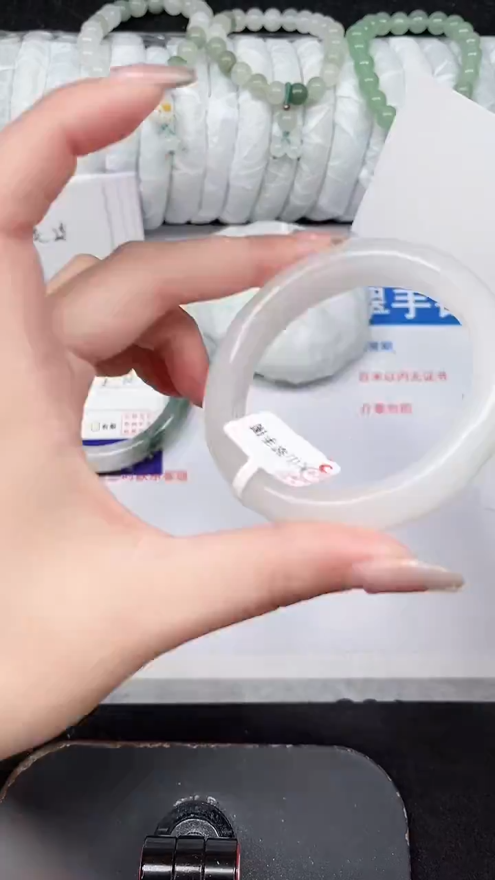未镶嵌手镯石英质玉152-54/55