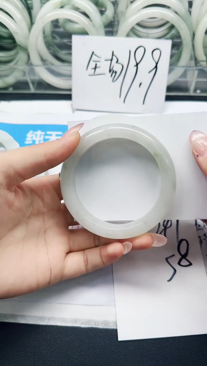 未镶嵌手镯石英质玉247/58