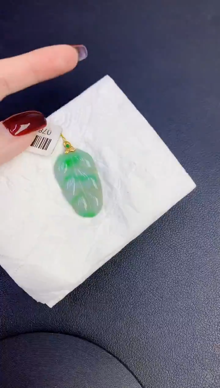 颈饰18K金镶嵌翡翠缅甸天然翡翠A货