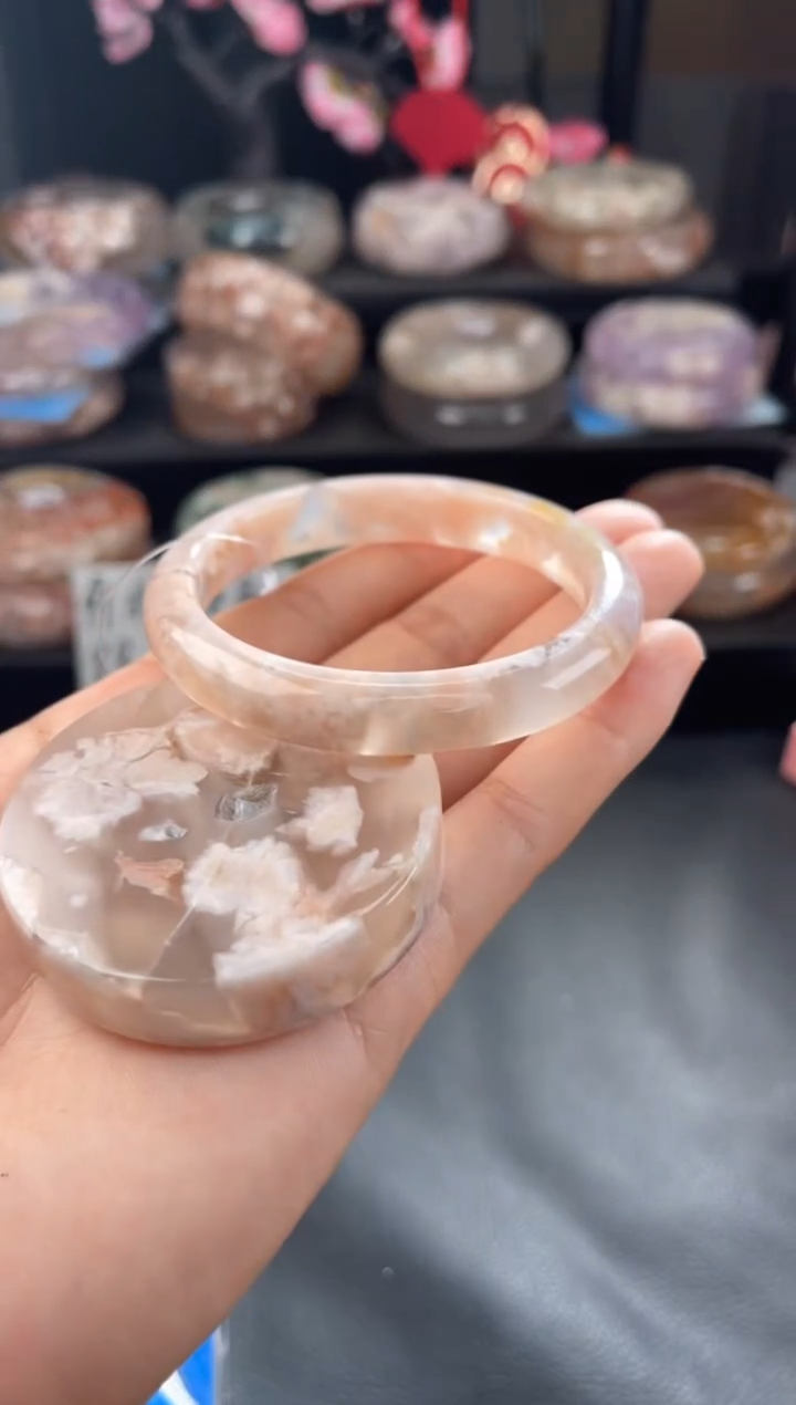 【闪购商品】石英质玉手镯未镶嵌55