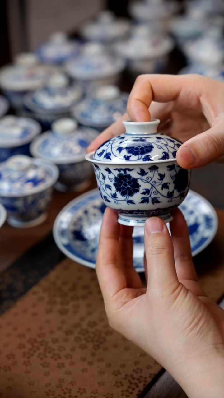 【闪购商品】130缠枝花卉盖碗11111111