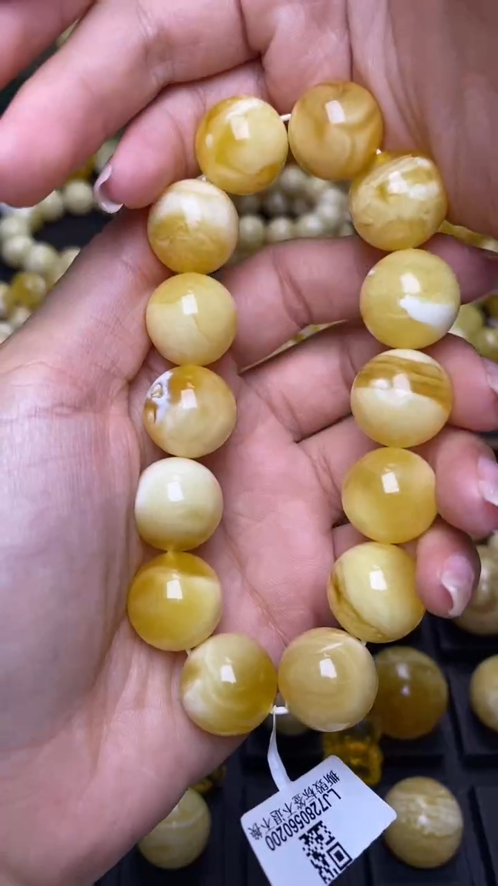 未镶嵌琥珀裸石葵. 95