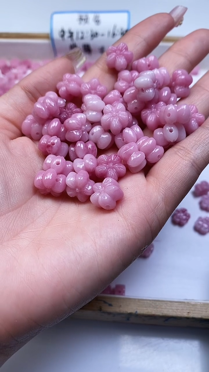 未镶嵌散珠拼合珍珠（马贝珠）A2069 女 皇 贝五瓣花8*12mm5个5.2元