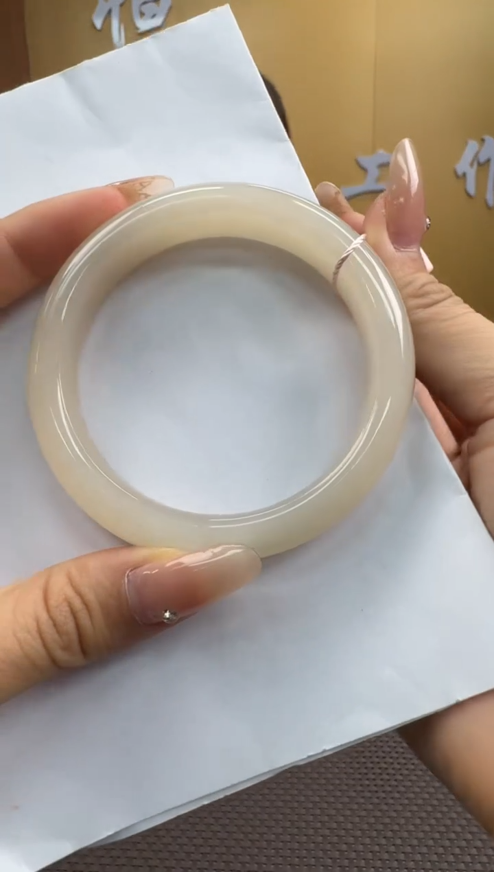 【闪购商品】和田玉手镯未镶嵌57