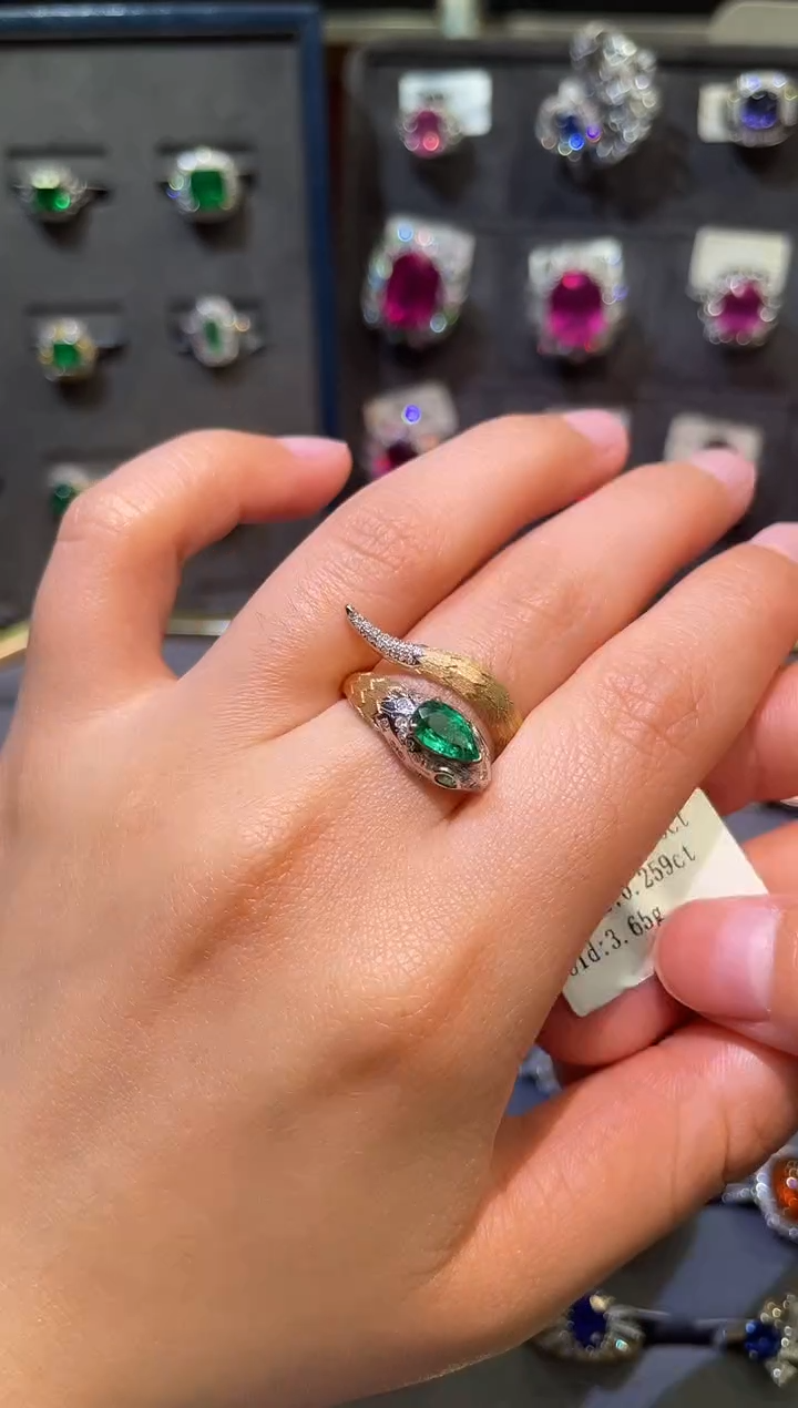 【闪购商品】祖母绿戒指18K金镶嵌/0.6ct/灵蛇