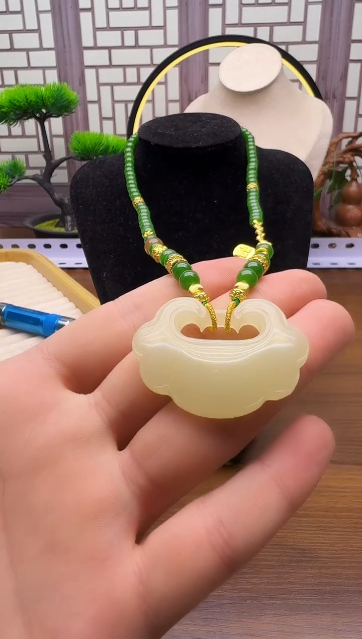 颈饰14K金镶嵌和田玉L88      