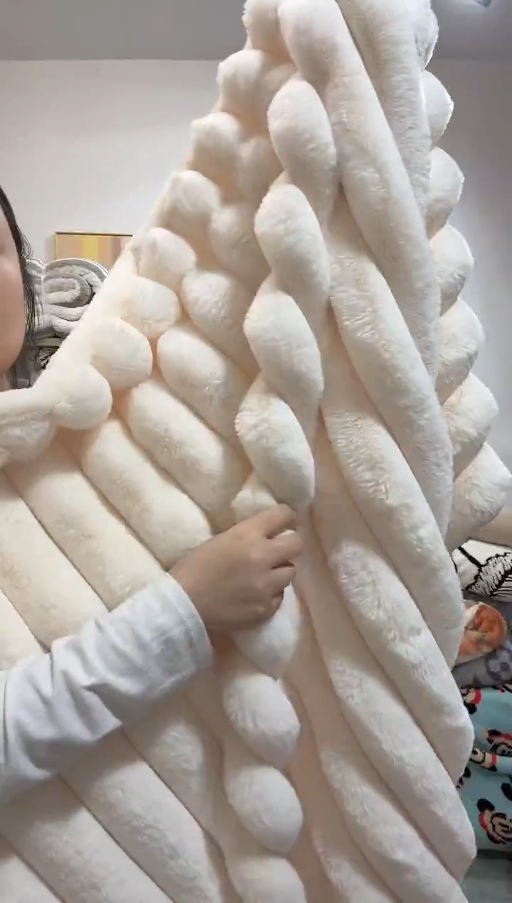 聚酯纤维150*200白色兔兔坑条