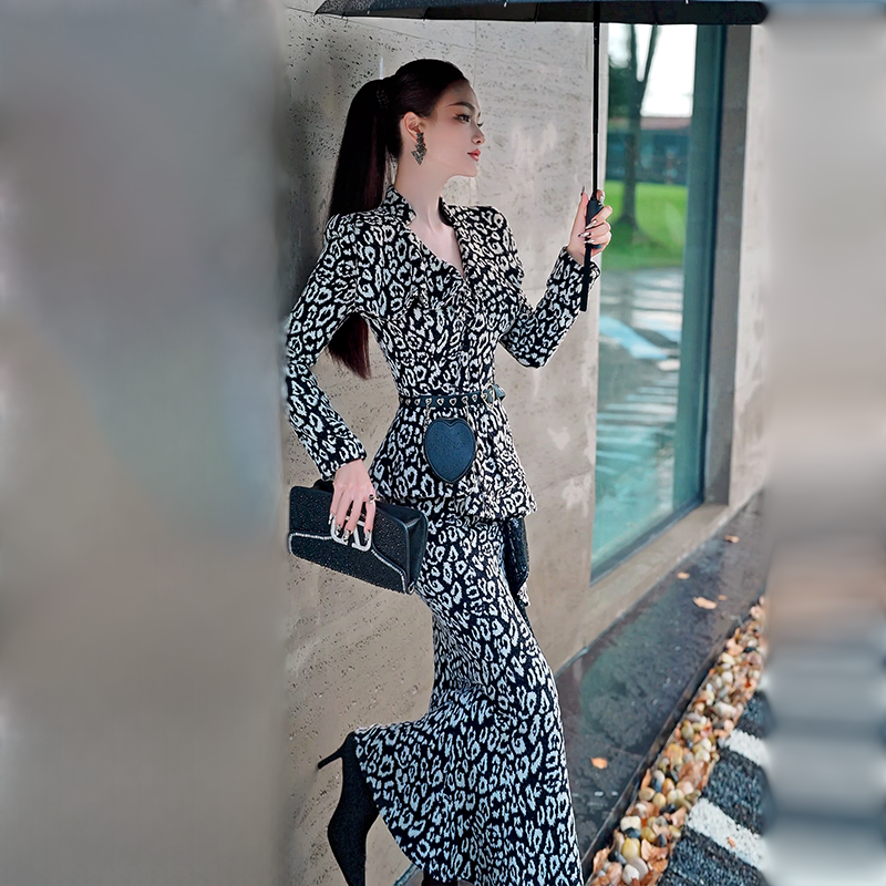 冬季荷叶造型翻领外套鱼尾裙两件套2025冬季定制豹纹印花保暖套装