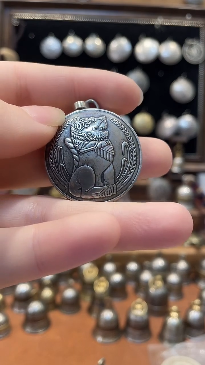 老*新加坡白铜狮子硬币照片记忆盒吊坠