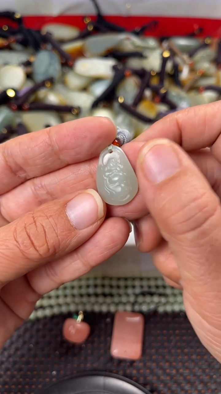 【闪购商品】和田玉颈饰未镶嵌多样性发货没有证书拍一发一有瑕