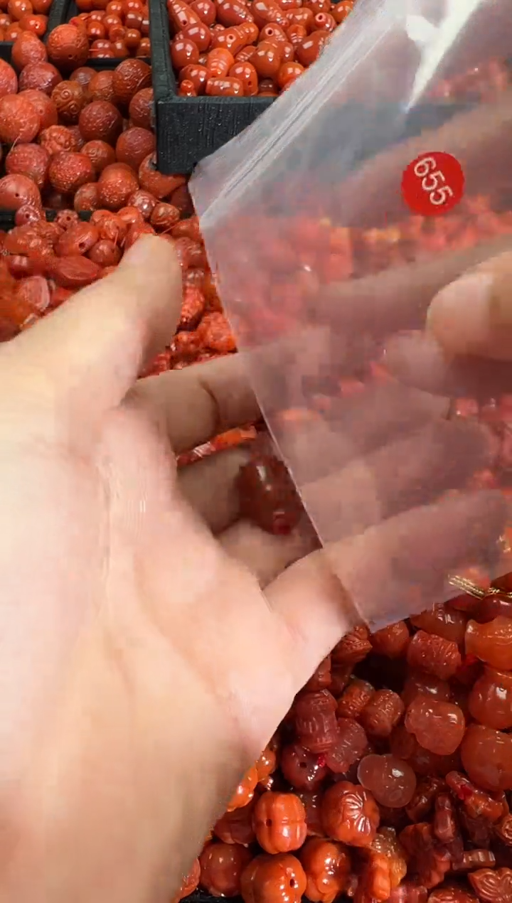 南红玛瑙未镶嵌颈饰1