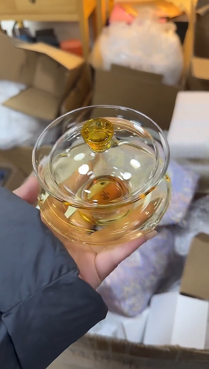 明黄色底盘盖碗     