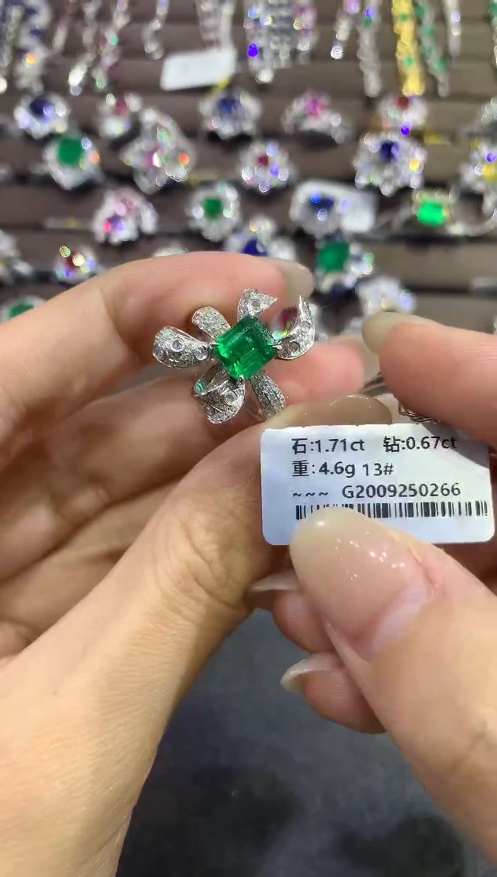 【闪购商品】祖母绿戒指18K金镶嵌a348        