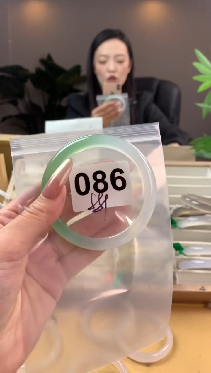 【闪购商品】玛瑙/玉髓手镯未镶嵌086