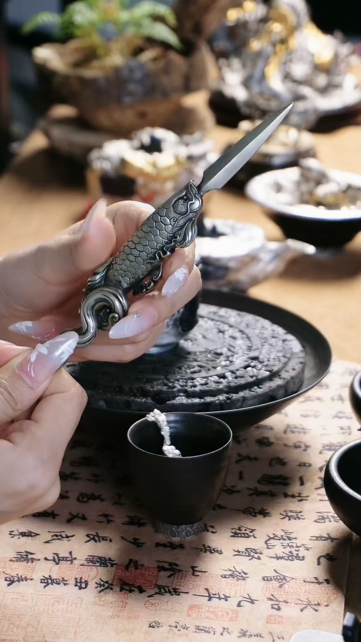 【闪购商品】复古白铜银色龙鱼设计