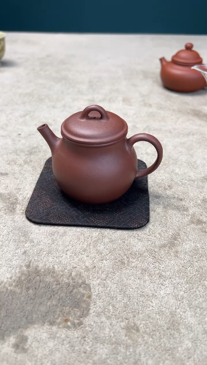 茶壶紫砂精工半手紫砂壶150cc.