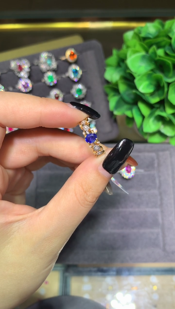 戒指蓝宝石18K金镶嵌0.5CT