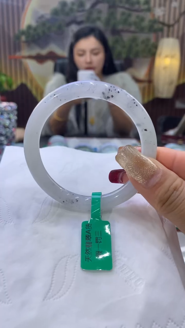 【闪购商品】翡翠手镯未镶嵌多人06463