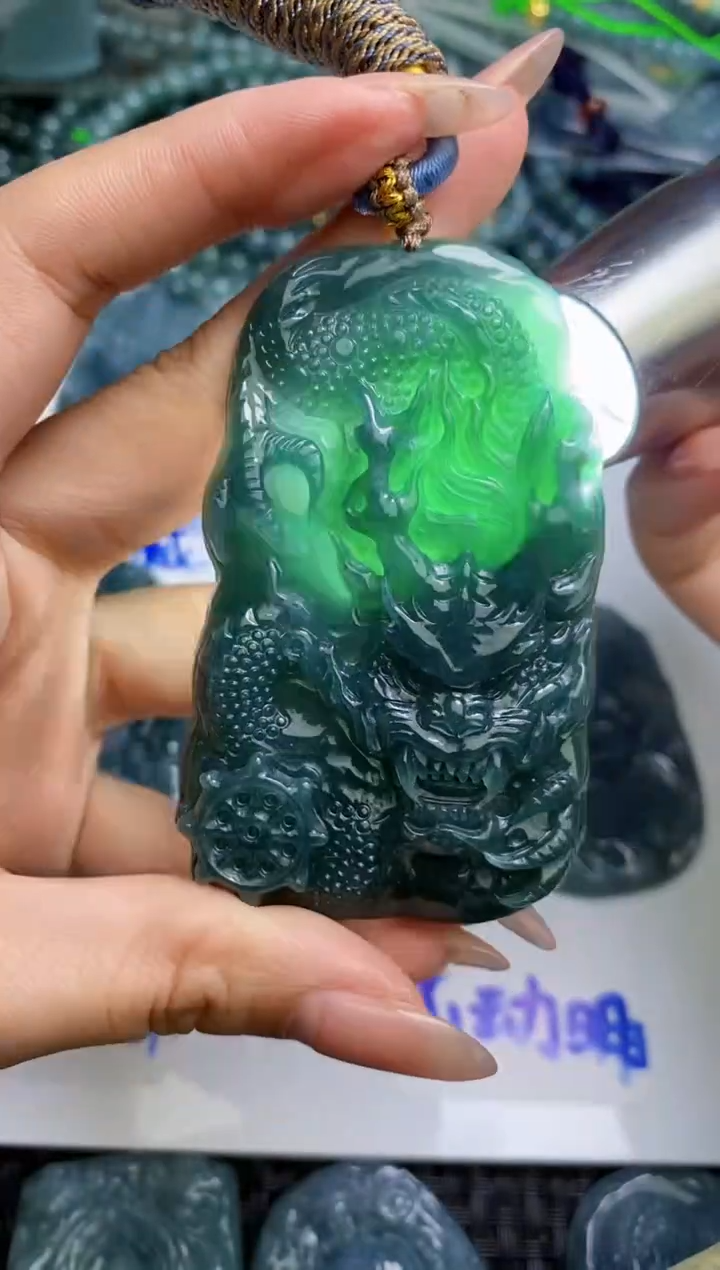 【闪购商品】翡翠颈饰未镶嵌         
